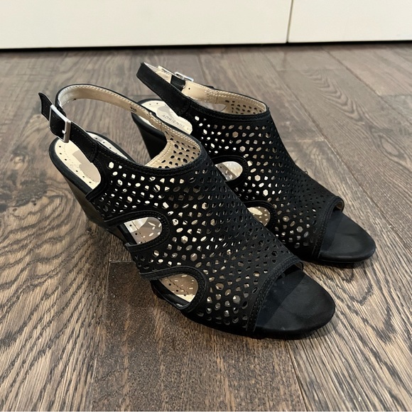 Adrienne Vittadini Shoe / Sandal, Black Suede, Size 9 - Picture 3 of 7